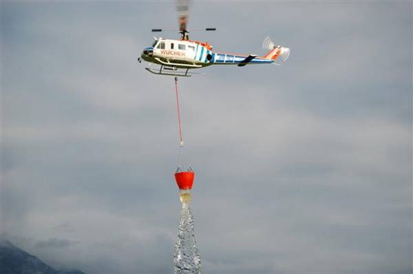 Bell205_Wasserabwurf