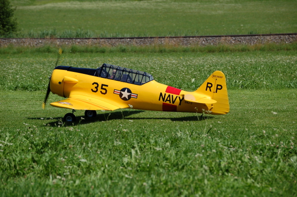 Gewaltiger Flieger mit Sternmotor