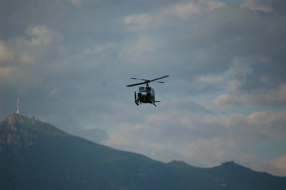 Bell 205 mit Tiroler Background