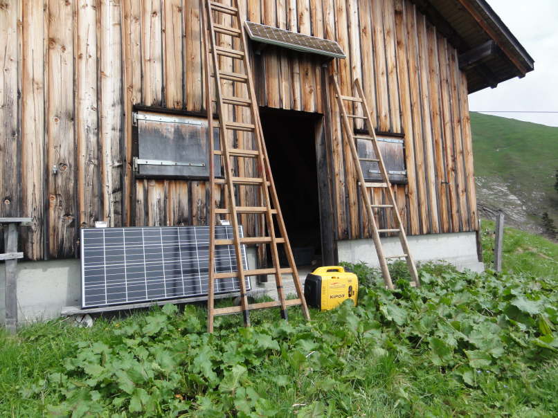 Solarpanel steht zur Montage bereit
