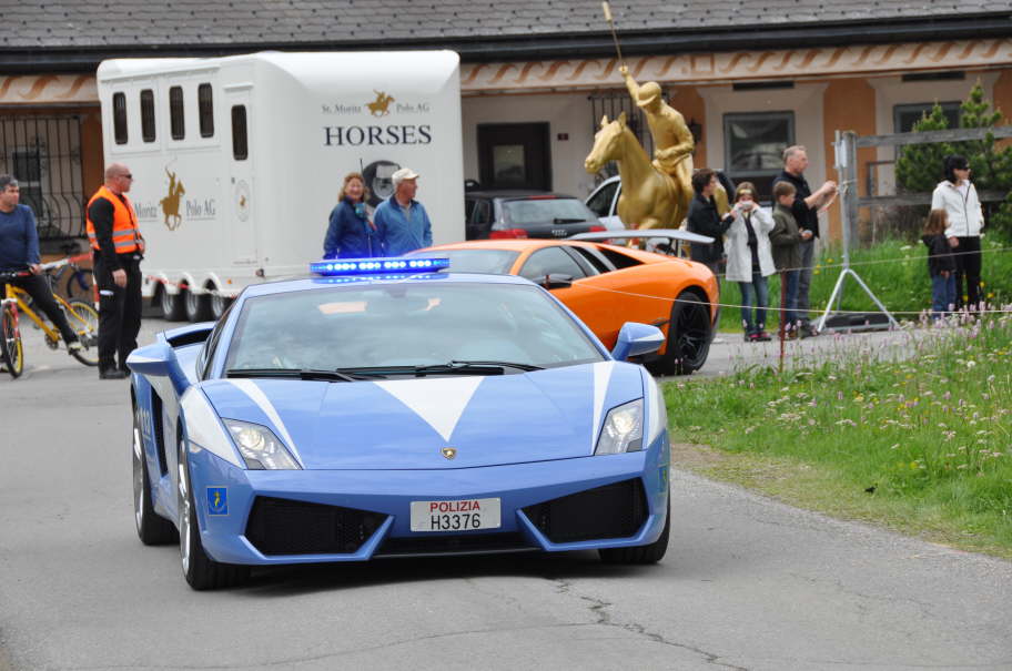 Das schnellste Polizeiauto der Welt 