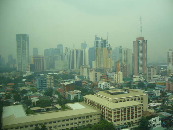 Eindrcklicher Ausblick auf die 12 Mio Stadt Manila von Christophs Appartementwohnung im 22. Stock !!!