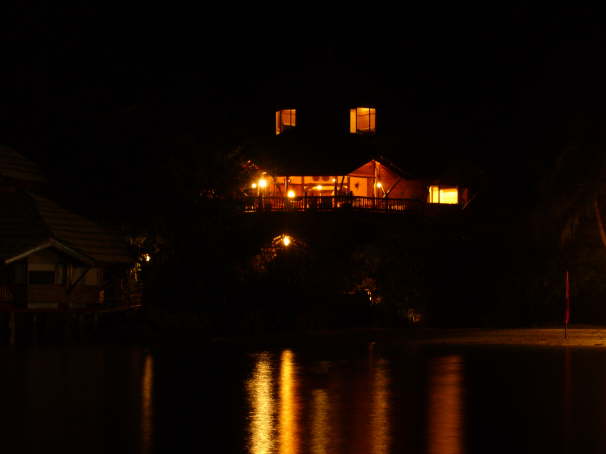 Unsere Villa bei Nacht
