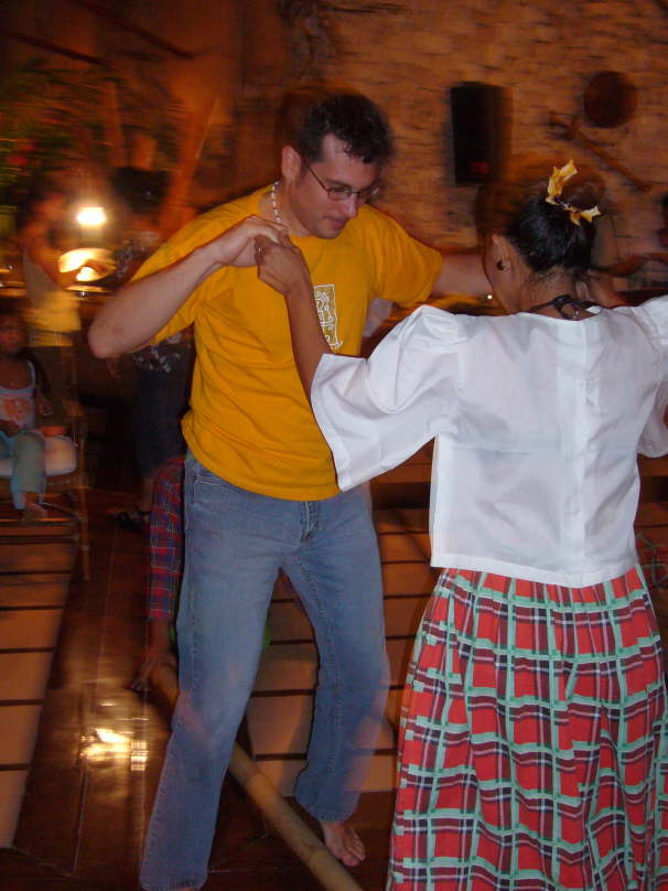 Chrigis Tanz mit Einheimischen