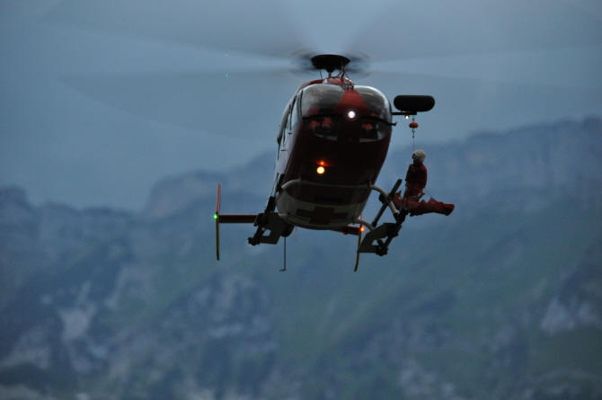 EC145 vor Bergkulisse
