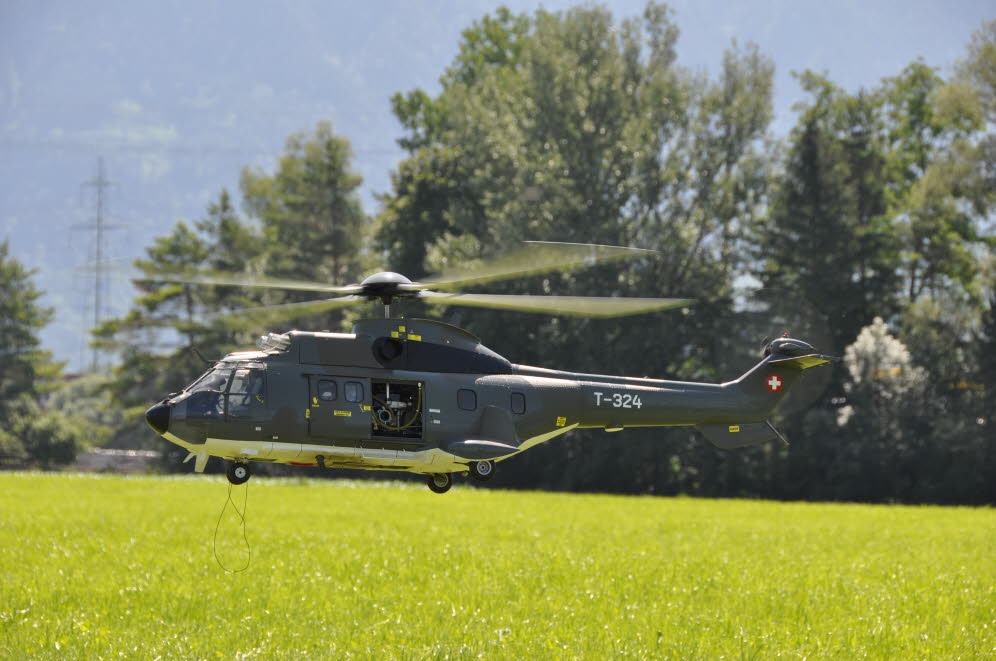 Die Superpuma von Kaspar im Vorbeiflug