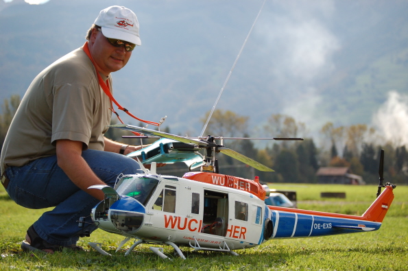 Thomas mit Bell 205