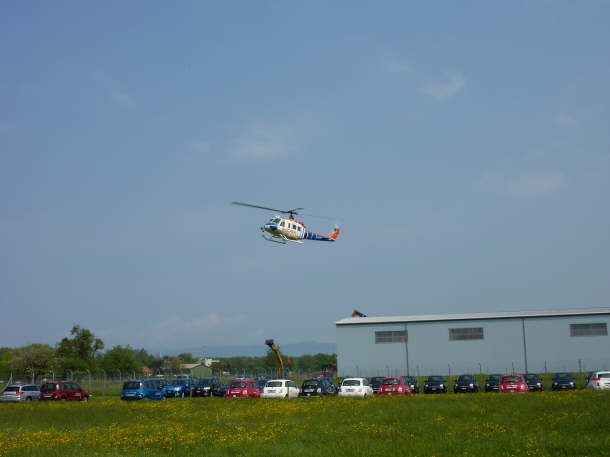 Bell 205 im Anflug