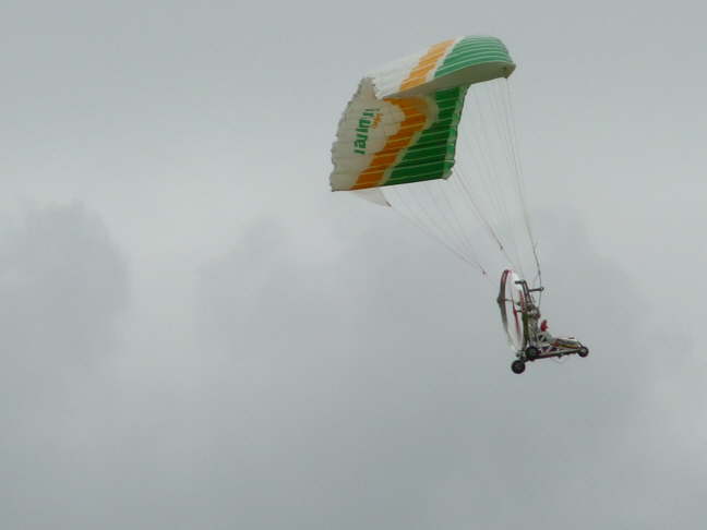 Skysurfer in der Luft