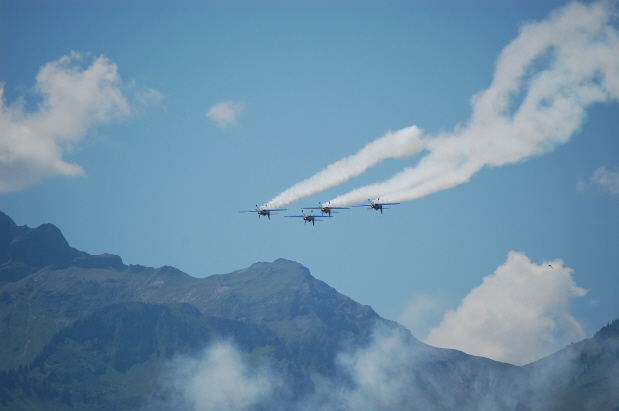 Show der vier Redbullflieger